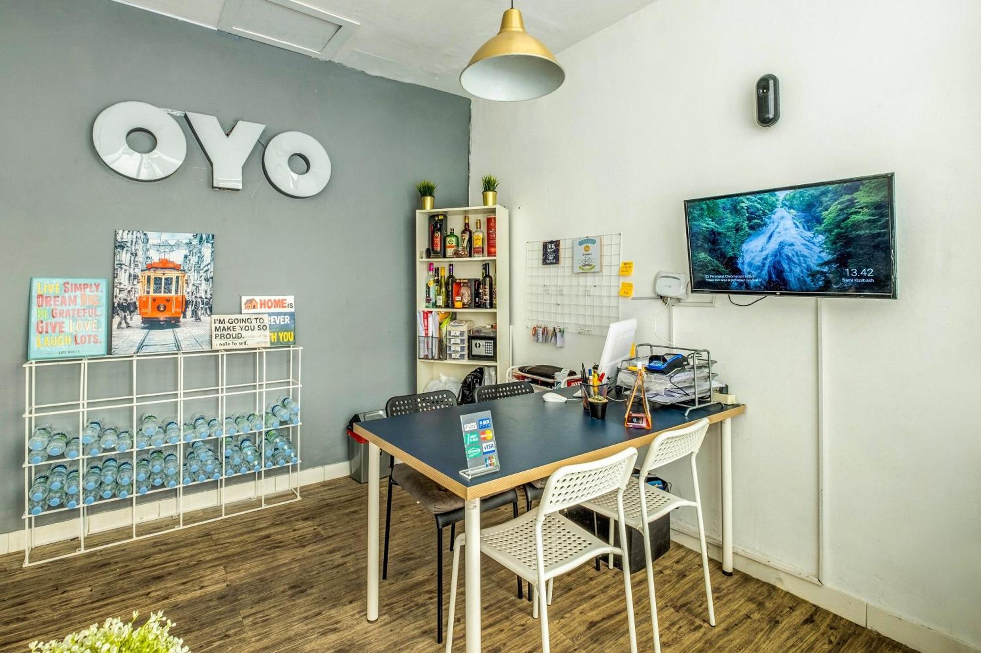 Oyo Life 92548 M-square By Lins Pro 2* Bandung