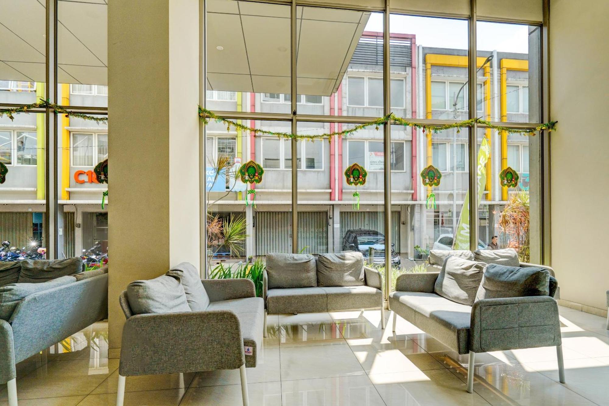 Oyo Life 92548 M-square By Lins Pro Hotel 2*